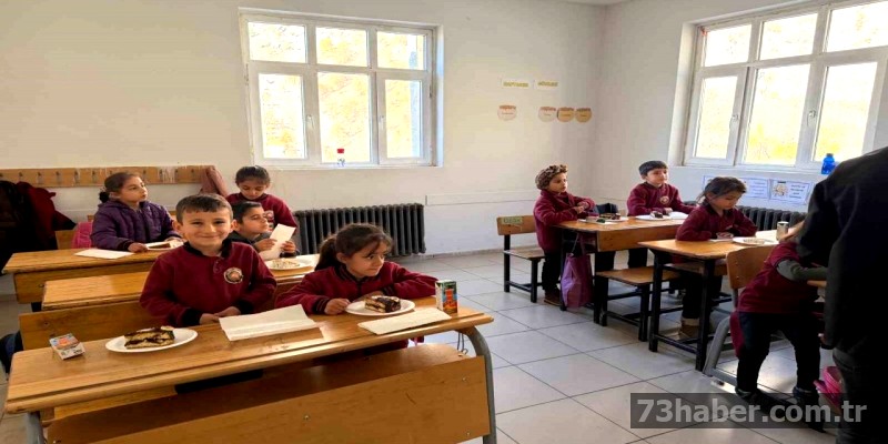 Sınırda Okuyan Çocuklara Tatlı Jest