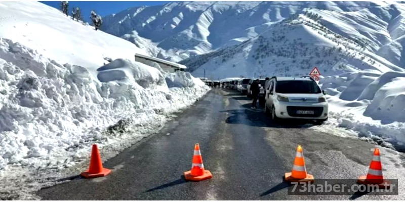 Şırnak yoluna çığ engeli