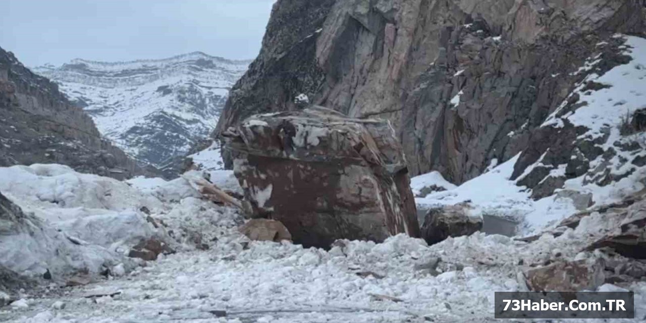 Şırnak'ta Dev Kaya Çöktü!