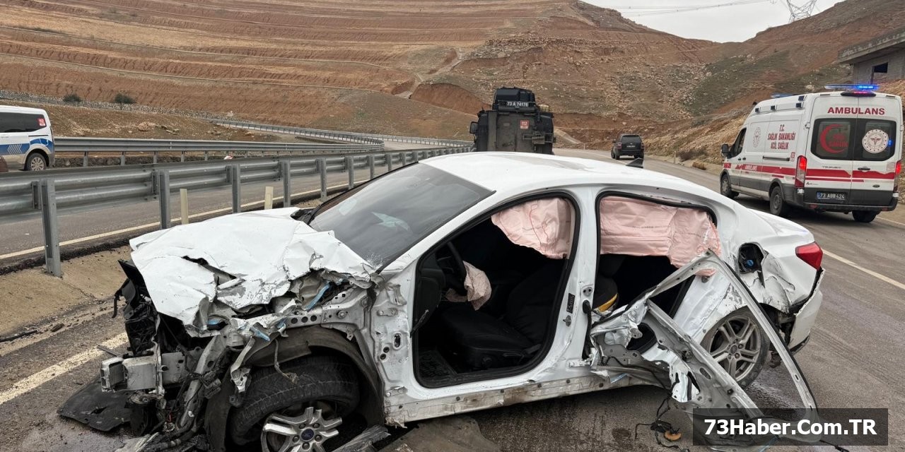 Şırnak'ta Otomobil Bariyere Çarptı: 5 Yaralı