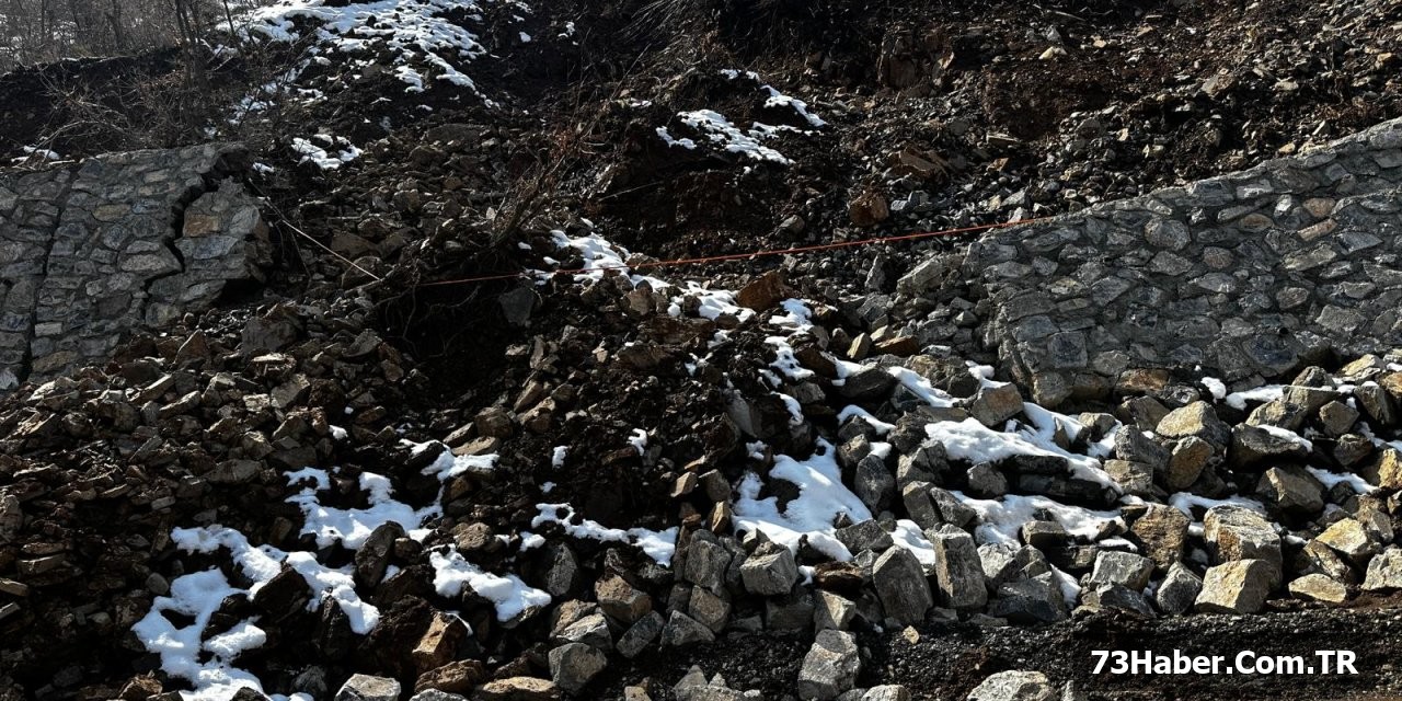 Şırnak'ta Yağmur Duvarları Sürküledi!