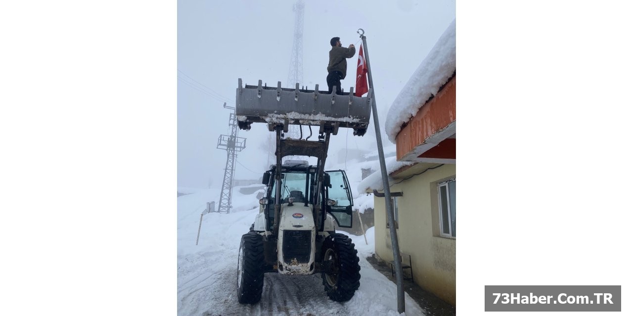 Bayrağı Kepçe Kurtardı!