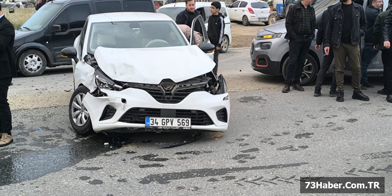 Cizre'de Trafik Kazası: Maddi Hasar Yayıldı