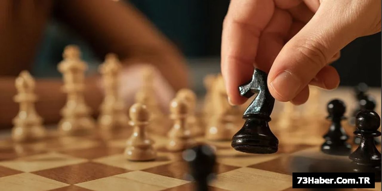 "Satranç" Sahneye Konuyor