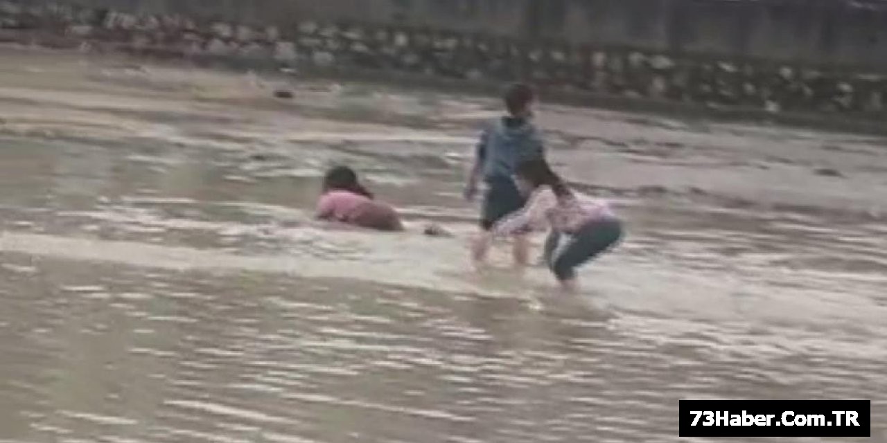 Şırnak'ta Yollar Göl Oldu