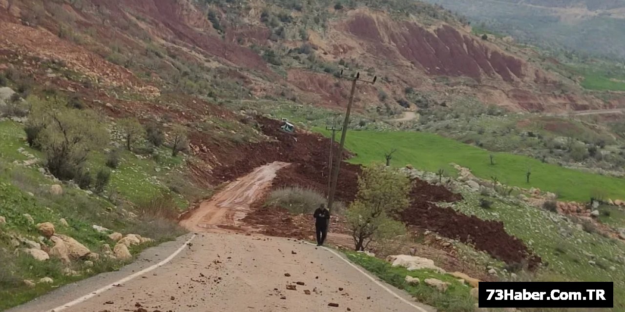 Şırnak'ta Heyelan Sonrası Köy Yolunda Çalışma