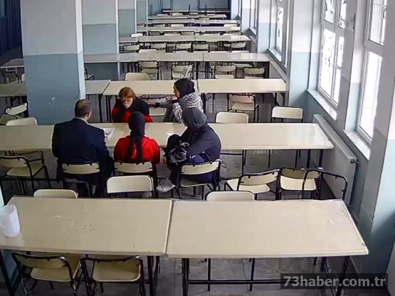 Öğrencisini boğulmaktan kurtardı