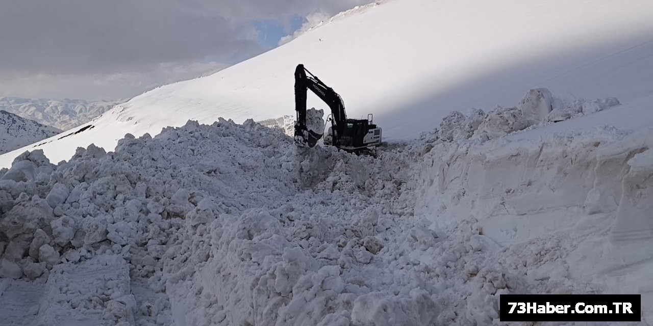 Şırnak'ta Kar Helleri Yolu Açıldı