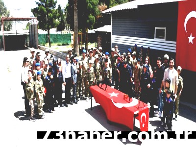 Minik Kalplerden Mehmetçiğe Sevgi Ziyareti
